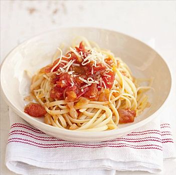 意大利面,番茄酱,巴尔马干酪