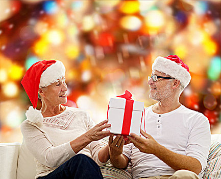 家庭,休假,圣诞节,岁月,人,概念,高兴,老年,夫妻,圣诞老人,帽子,礼盒,上方,红灯,背景