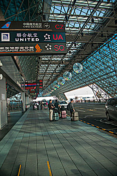 台湾桃园国际机场航站楼临时停车公路通道