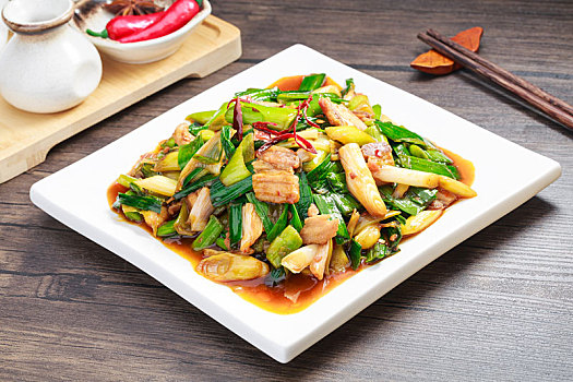 中式家常菜肴青蒜苗炒肉片