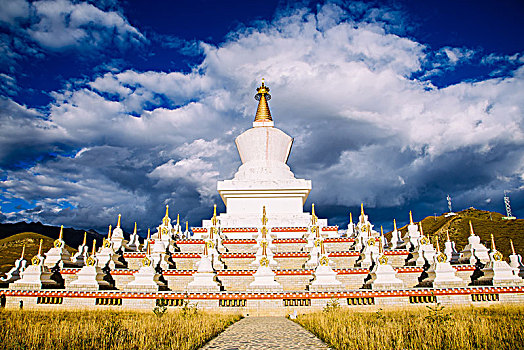 藏传佛教建筑,稻城白塔
