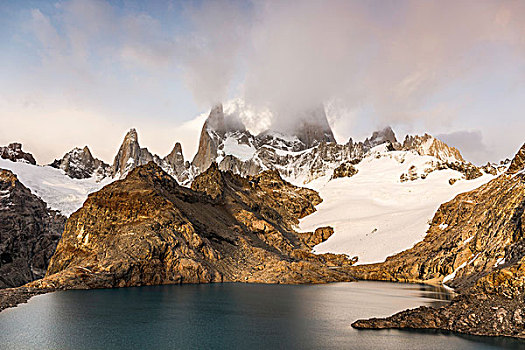 低云,上方,山脉,泻湖,洛斯格拉希亚雷斯国家公园,巴塔哥尼亚,阿根廷