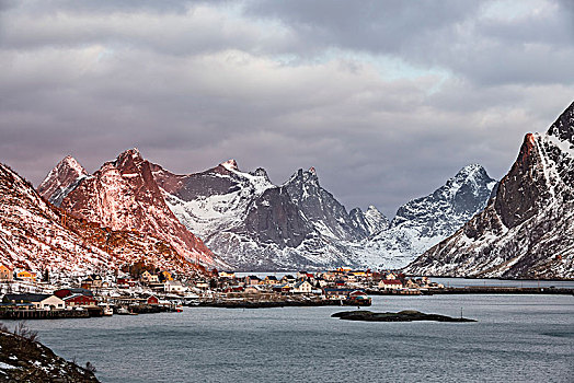 风景,渔村,瑞恩,围绕,崎岖,山,罗弗敦群岛,挪威,欧洲