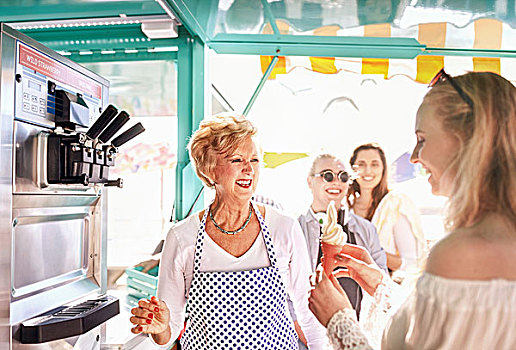 微笑,老年妇女,业主,冰淇淋,美女,食物,手推车