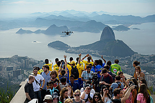人,欢呼,方向,相机,眺望台,正面,耶稣,救世主,雕塑,里约热内卢基督像,耶稣山,里约热内卢,里约热内卢州,巴西,南美