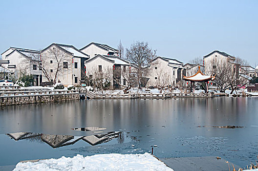 雪后杨柳村