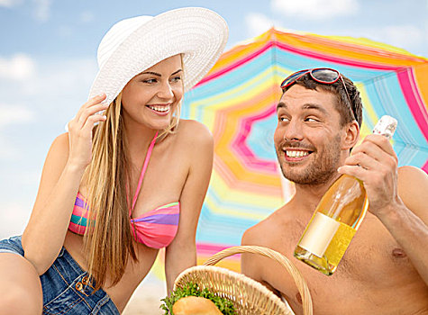 夏天,休假,度假,高兴,人,概念,微笑,情侣,野餐,海滩,彩色,伞