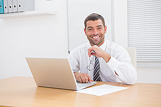 微笑,商务人士,电脑,书桌