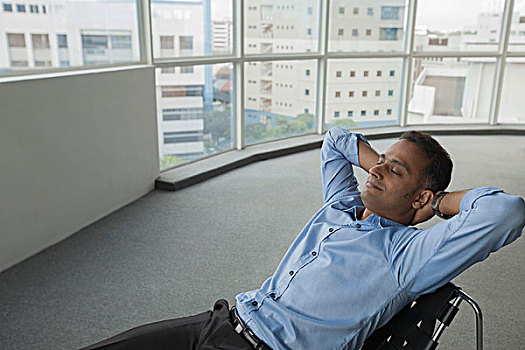 新加坡,商务人士,倚靠,椅子,空,办公室