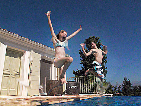 女孩,青少年,兄弟,跳跃,公寓,游泳池
