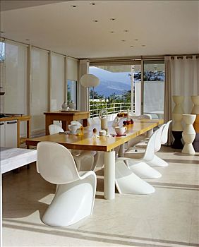 客厅,室内,白色,椅子,木桌子