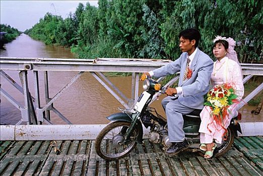 越南,长,新郎,新娘,摩托车,穿过,桥