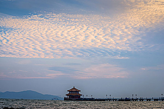 青岛栈桥日落夕阳一景