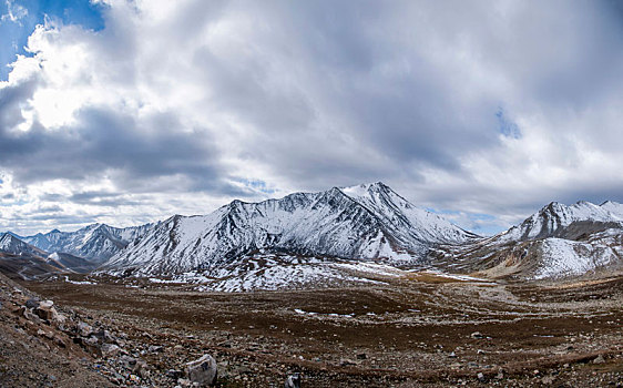 中国公路建设史上的丰碑-----g217国道独库公路独山子段雪山