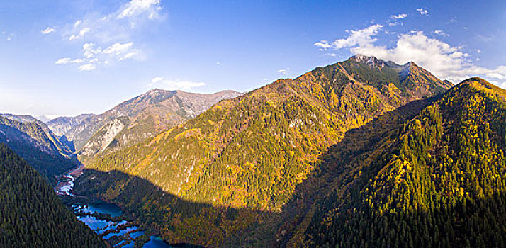 航拍九寨沟秋景