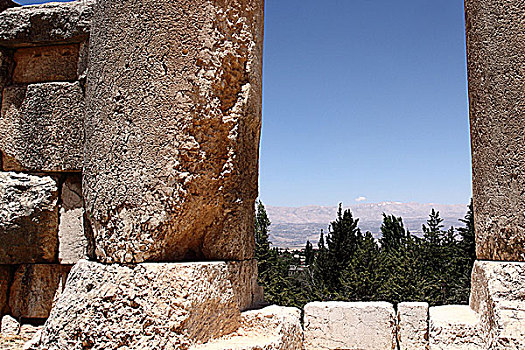 黎巴嫩巴尔贝克神庙遗址远望