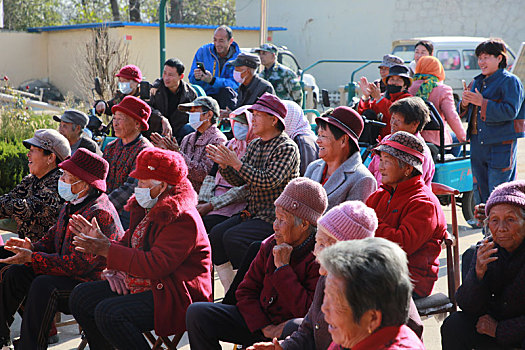 山东省日照市,庄户剧团进农村,农民登台唱大戏