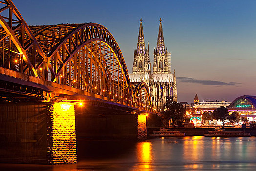 科隆大教堂,霍恩佐伦大桥,黎明,科隆,北莱茵威斯特伐利亚,德国,欧洲