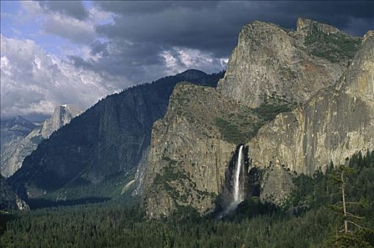 瀑布,优胜美地山谷,优胜美地国家公园,加利福尼亚,美国