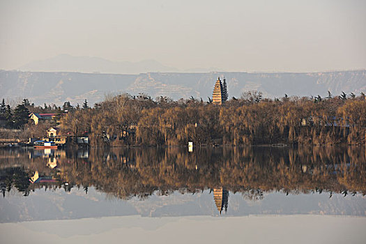 夕阳宝轮寺塔