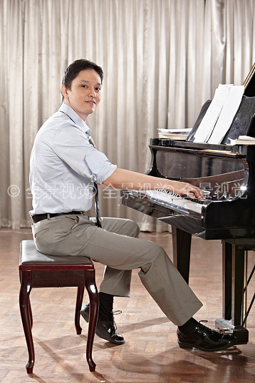 演奏,钢琴,男青年_高清图片_全景视觉