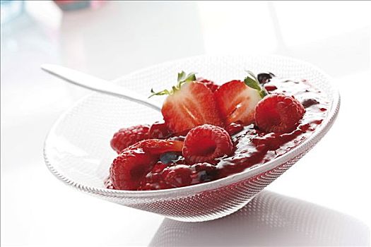 浆果,玻璃碗,红莓果盘,树莓,蓝莓,草莓