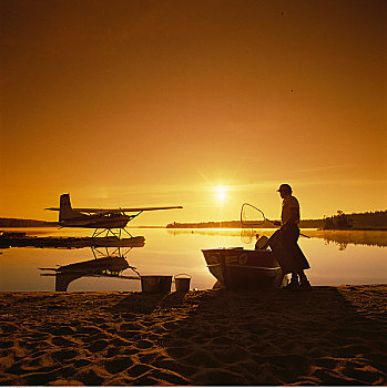 钓鱼,水獭,湖,日落,萨斯喀彻温,加拿大
