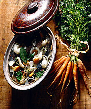 新鲜,青鱼,蔬菜砂锅