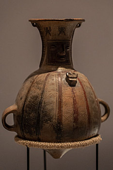 秘鲁印加博物馆藏印加帝国陶人脸装饰厄普壶