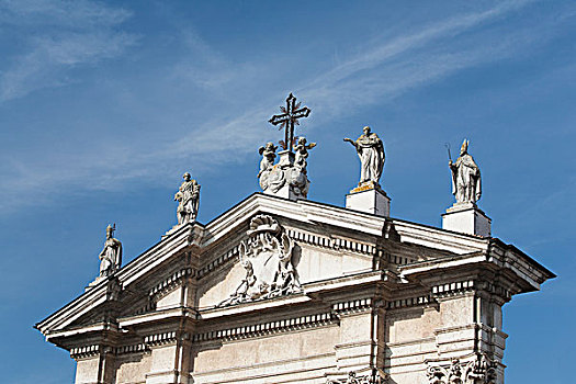 意大利,艾米利亚-罗马涅大区,费拉拉,教堂,装饰,雕塑,十字架,蓝天