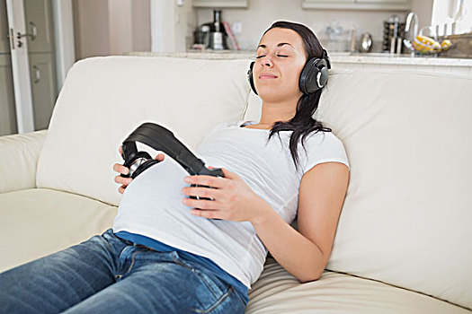 孕妇,拿着,耳机,腹部,听歌,房间