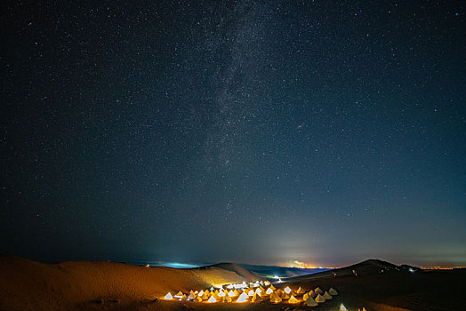 腾格里沙漠的夜空