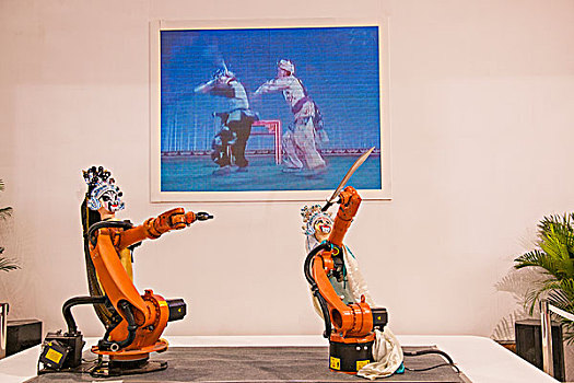 第十三届中国金属冶金展上展示的机器人