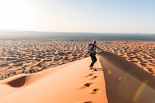 女人,沙丘,沙漠,却比沙丘,梅如卡,撒哈拉沙漠,摩洛哥,非洲
