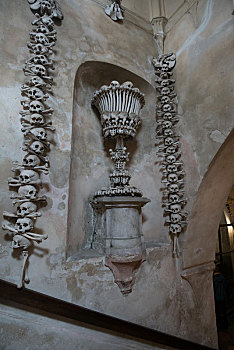 捷克著名景点人骨教堂室内人骨设计装饰