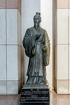 孟轲塑像
