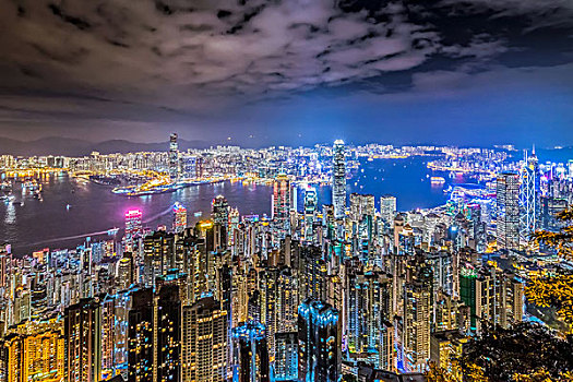 太平山顶观维多利亚港夜景