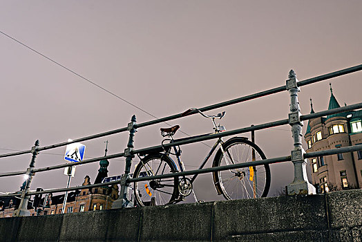 自行车,停放,栏杆