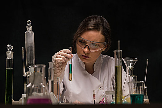 化学品,实验室,场景,魅力,年轻,学生,科学家,看,试管,液体