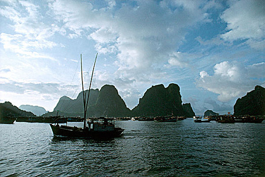 越南,下龙湾,渔船,多云