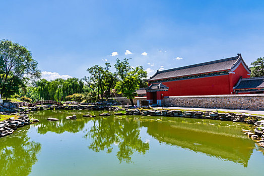北京圆明园的池塘园林古建筑