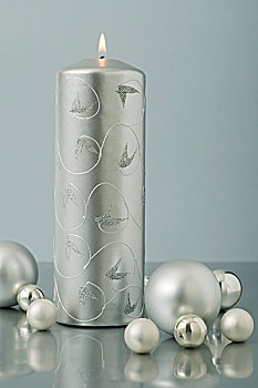 银,降临节,蜡烛,围绕,圣诞树装饰