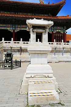 北京故宫太和门前石亭