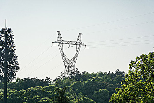 电力塔和电源线,在夕阳