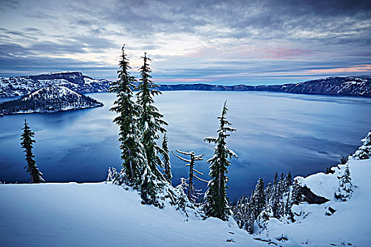 积雪,山,湖,火山湖国家公园,俄勒冈,美国