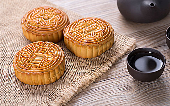 中秋节美食,月饼和茶