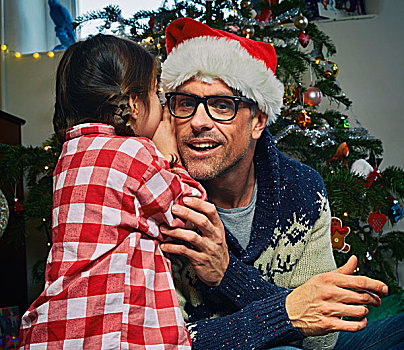 女儿,悄悄话,父亲,圣诞帽,圣诞节