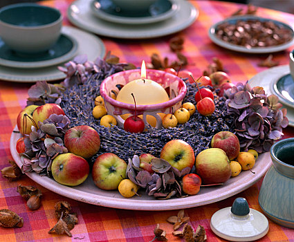 桌面花环,观赏苹果,薰衣草,蜡烛
