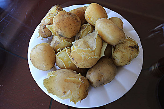 庆国农家园,蒸土豆