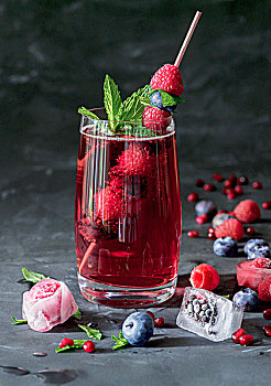 树莓,柠檬水,薄荷,冰块